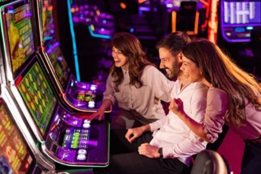 ss77 online slot game interface showing reel layout and spin controls